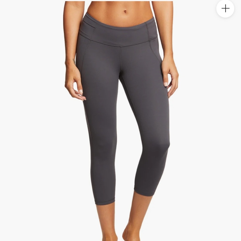 Prana Moment 7/8 Yoga Capris Women’s Size M Medium EUC Dark Grey